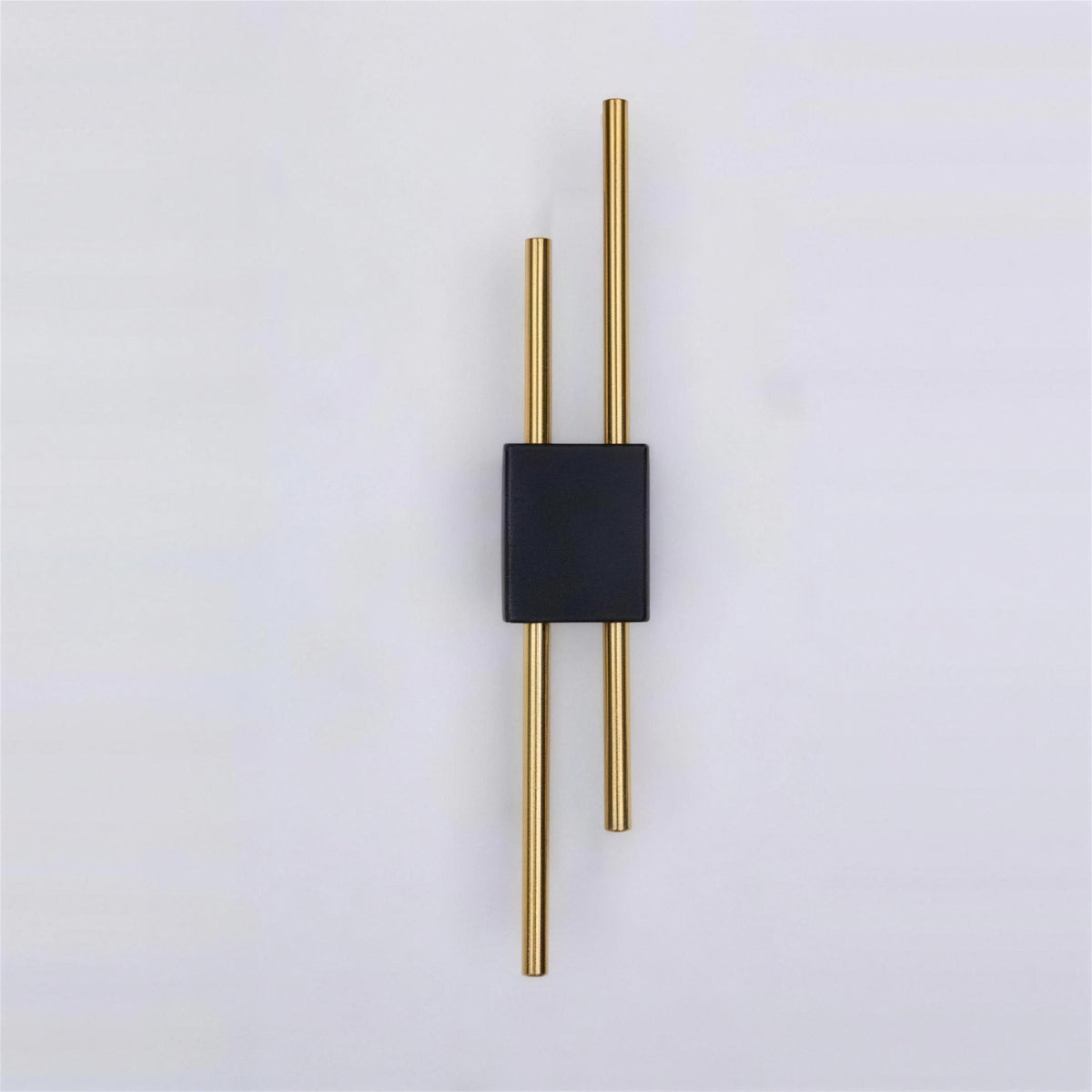 Nook Duo Sconce, black and gold, switched off
